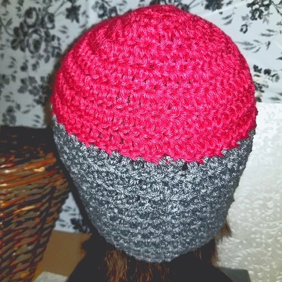 Unisex Adult Teen Beanie Hat Rosy Pink Grey Heather Crochet Knit Watch Cap Vegan - Picture 4 of 4